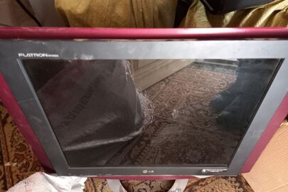 Конфісковане майно за рішенням суду: телевізор «LG» з плоским екраном, корпус полімерний темно-гранатового кольору прямокутної форми, б/в