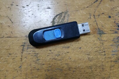 USB флеш накопичувач на 16 Gb