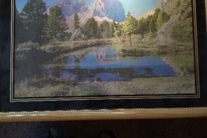 Картина з зображенням пейзажу в пластиковій рамці світло-коричньового кольору розміром 50х40