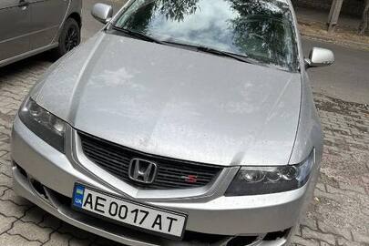 Легковий автомобіль Марки HONDA, Модель ТЗ: ACCORD, колір сірий, 2006 року випуску, номер кузова: VIN: JHMCL95406C209139, ДНЗ: АЕ0017АТ