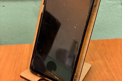 Конфіскація майна за ухвалою суду: мобільний телефон марка: "Samsung", модель: "Galaxy S10", чорного кольору, б/в