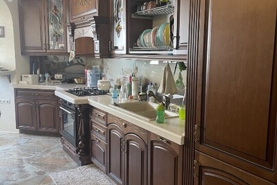Двокімнатна квартира, загальною площею 68,3 кв.м., за адресою: Одеська  обл., м. Одеса, вул. Академіка Заболотного, буд. 58, кв. 194