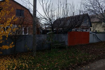 Будинок садибного типу з господарськими будівлями та спорудами, заг. пл. – 61,70 кв. м., жит. пл. – 47,80 кв. м., та земельна ділянка, без к/н, пл. 0.2170 га за адресою: Харківська обл., Харківський р-н., м. Люботин, вул. Сергіївська, 2