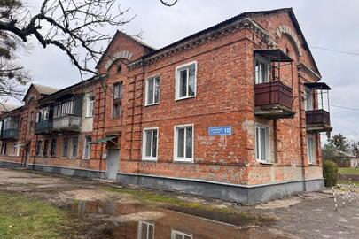 1/2 частина трикімнатної квартири, загальною площею – 69,5 кв. м., житловою площею – 48,6 кв. м., за адресою: м. Харків, проїзд Кільцевий, буд. 10, кв. 7.