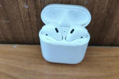 Конфісковане майно за рішенням суду: навушники "airpods pro" б/в