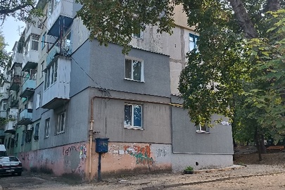 Двокімнатна квартира, загальною площею 43,0 кв.м, за адресою: Дніпропетровська обл., м. Кам'янське, вулиця Звенигородська, буд.34, кв.75