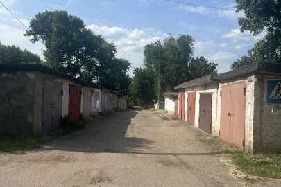 Гараж за № 1,  загальною площею 15,8 кв.м., розташований за адресою Дніпропетровська область, м.Кам'янське (колишня назва м.Дніпродзержинськ), вул. Вадима Пузирьова (колишня назва вул.Менделєєва), буд. 5а