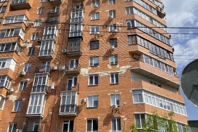 Квартира двокімнатна загальною площею 64.70 кв.м., за адресою: Миколаївська обл., м. Миколаїв, вул. Водопровідна, буд. 34, кв. 106