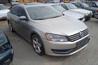 Колісний транспортний засіб марка VOLKSWAGEN, модель PASSAT, реєтраційнний номер АХ9114НЕ, кузов 1VWBP7A37DC129201, сірого кольору, 2013 року випуску.
