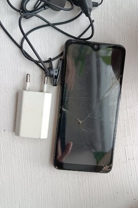 Конфіскація майна за виконавчим листом: мобільний телефон марки "HTC" чорного кольору, навушники та зарядний пристрій до нього, б/в