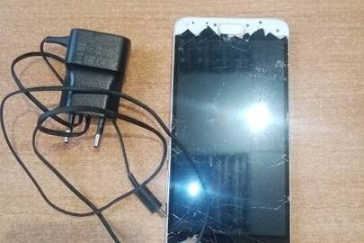 Конфіскація майна за виконавчим листом: мобільний телефон марки "MEIZU" в корпусі золотого кольору, б/в