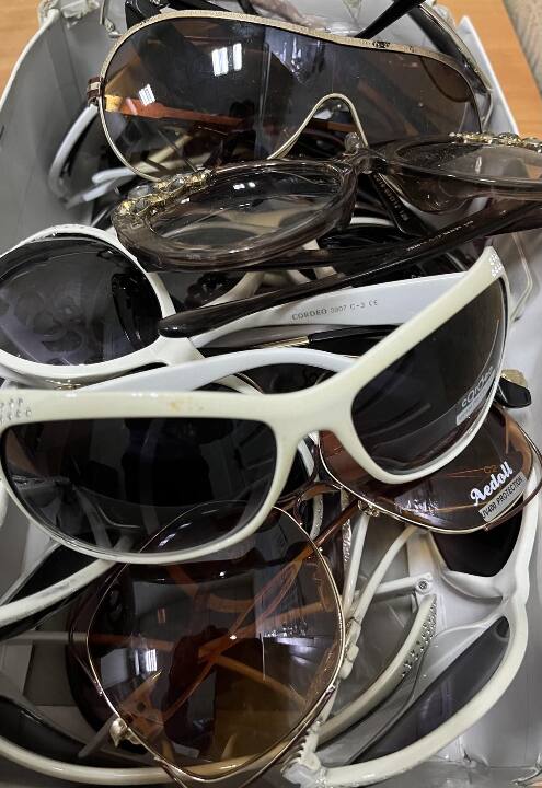 Сонцезахисні окуляри в кількості 20 штук, б/в
