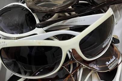 Сонцезахисні окуляри в кількості 20 штук, б/в