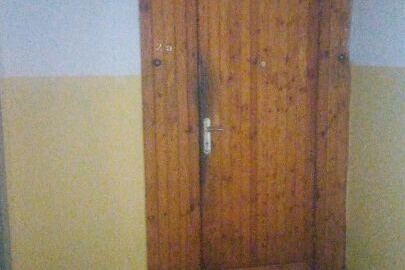 1/2 частина житлової двокімнатної квартири №26, загальною площею 45,6 кв. м., житловою площею 27,3 кв. м., розташована за адресою: Дніпропетровська обл., м. Дніпро, вул.Кожум'яки,7