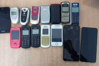 Конфісковане майно за рішенням суду: мобільні телефони в кількості 15 штук, б/в