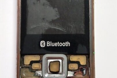 Конфіскація майна за рішенням суду:  мобільний телефон марки "Bluetooth D 71" IMEI: 353971058420121, б/в