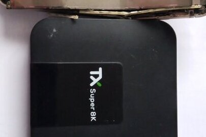 Конфіскація майна за рішенням суду: мобільний телефон марки "IPhone" та стар ТВ приставка "TX Super 8K", б/в