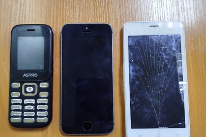 Конфіскація майна за рішенням суду: мобільні телефони 3 шт., марки "IPhone" (imei:352047064082543), марки "АSТRО" (imei: встановити не вдалось), марки "Samsung" SM-А346Е/DSN (imei: 357635130317698), б/в