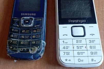 Конфіскація майна за рішенням суду: мобільний телефон марки «Samsung - GT-E 12001 (SEK)» IMEI: не встановлено, "PRESTIGIO WIZE G1 PFP1243DYO» без IMEI, Б/В