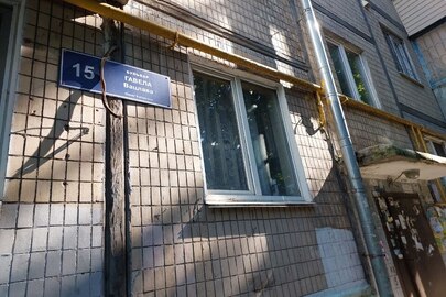 1/3 частина трикімнатної квартири загальною площею 57,9 кв.м., житловою площею 44,8 кв.м., за адресою: м. Київ, бул. Вацлава Гавела 15, кв. 4
