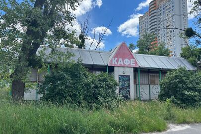 Нежитлова будівля, загальною площею 188,6 кв.м., що розташована за адресою м. Київ, вул. Гетьмана Павла Полуботка (колишня вулиця Попудренка) буд. 42/46