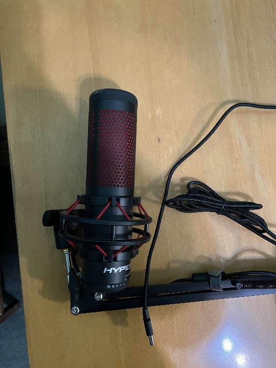Мікрофон із штативом марки HYPERX. Стан Б/в