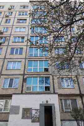 Конфісокване майно за рішенням суду: 1/4 двокімнатної квартири, загальною площею 45,80 кв.м., житловою площею 27,60 кв. м., що розташована за адресою: м. Київ, просп. Леся Курбаса 18, квартира 71