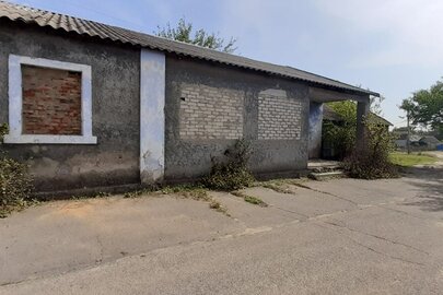 Будівля контори правління: ганок, літ. А, загальною площею 183,1 кв.м., склад літ. Б, загальною площею 66,9 кв.м., за адресою: Херсонська обл., Бериславський р-н, с. Львове, вул. Радянська, 32