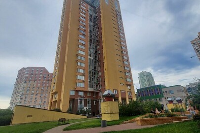Квартира двокімнатна, загальною площею (кв.м) 83.3, що знаходиться за адресою: м. Київ, проспект Лобановського Валерія, будинок 6В, квартира 40