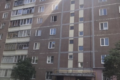 1/2 частина квартири трикімнатної, загальною площею (кв.м) 70.4, що знаходиться за адресою: Київська обл., м. Бровари, вулиця Олімпійська, будинок 2-А, квартира 196