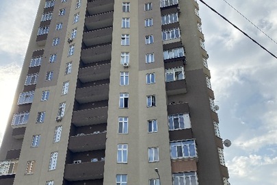 Двокімнатна квартира, загальною площею 62,2 кв.м, що знаходиться за адресою: м. Київ, вул. Градинська, буд. 1, кв. 112