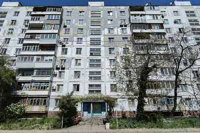 1/4 частина трикімнатної квартири, загальною площею 67,32 кв.м., за адресою: м. Запоріжжя, вул. Василя Сергієнка, буд. 56, кв. 77