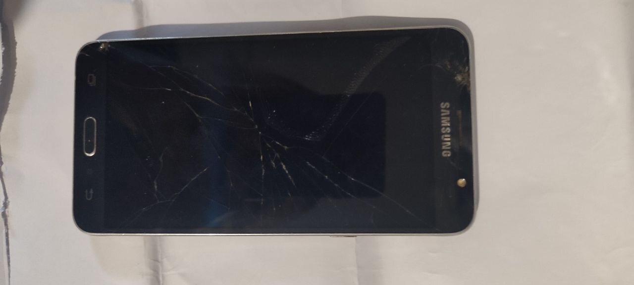 Мобільний телефон Samsung J7