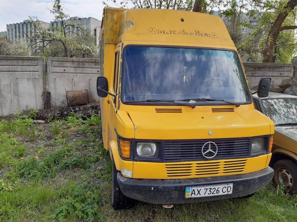 Вантажний автомобіль марка: MERCEDES-BENZ, модель: 308D, VIN/Номер шасі (кузова, рами): WDB6023271P394916, колір: жовтий, рік виробництва: 1994, ДНЗ: АХ7326СО