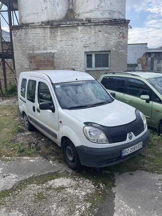 Автомобіль марки RENAULT KANGOO, 2006 року випуску, № кузова/шасі VF1FC1EHF37286634, білого кольору, державний реєстраційний номер ВО2085ЕВ