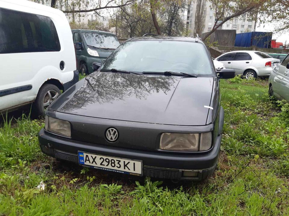 Автомобіль VOLKSWAGEN, модель PASSAT, легковий, рік виробництва ТЗ 1990,номер кузова WVWZZZ31ZLE145268,  ДНЗ : AX2983KI