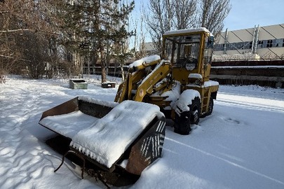 Навантажувач, марки УН, модель 053, державний номерний знак 15297АР, 1989 р.в., жовтого кольору, заводський номер 21784, № двигуна 076463