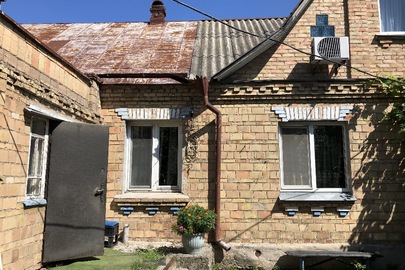 1/2 частка житл. будинок з надвірними буд. та спорудами заг. пл. 188,6 кв.м., житл. пл. 113,3 кв.м. та зем. діл. пл. 0,0618 га, кад. № 3222486201:01:021:5440, за адресою: Київська обл., Бучанський р-н, с. Софіївська Борщагівка, вул. Шевченка, 213