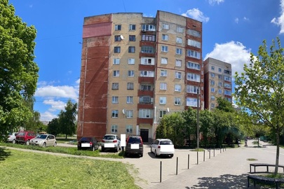 1/4 частка двокімнатної квартири загальною площею 49,8 кв.м., житловою площею 29,4 кв.м., що знаходиться за адресою: м. Львів, вул. Морозна, буд. 39, кв. 44