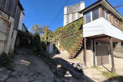 Домоволодіння, загальною площею 91.7 кв.м., що знаходиться за адресою: Одеська обл., м. Одеса, провулок Лодочний, будинок 3