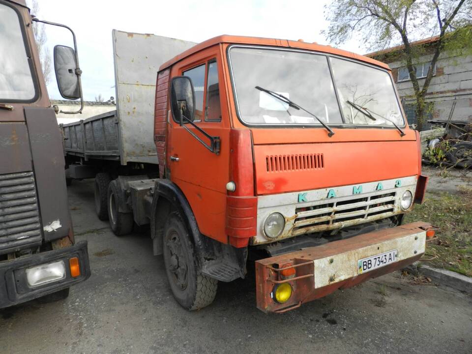 Вантажний автомобіль: КАМАЗ 5410, (сідловий тягач), 1990 р. в., колір червоний, ДНЗ: ВВ7343АІ, VIN: XTC541000L0215871
