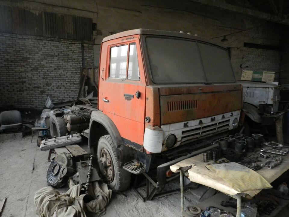 Вантажний автомобіль: КАМАЗ 5410, (сідловий тягач), 1991 р. в., колір червоний, ДНЗ: 5384ВГС, VIN: 0233203