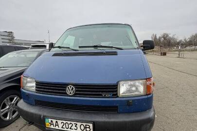 Транспортний засіб автомобіль марка VOLKSWAGEN, модель TRANSPORTER, 2003 року випуску, тип транспортного засобу: легковий, колір синій,  номер кузова: WV1ZZZ70Z3X039694, номер державної реєстрації: АА2023ОВ