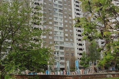 1/3 частини трикімнатної квартири №141, загальною площею: 70.8 кв.м., житловою площею: 41.3 кв.м., за адресою: м. Київ, вул. Заболотного Академіка, буд. №30