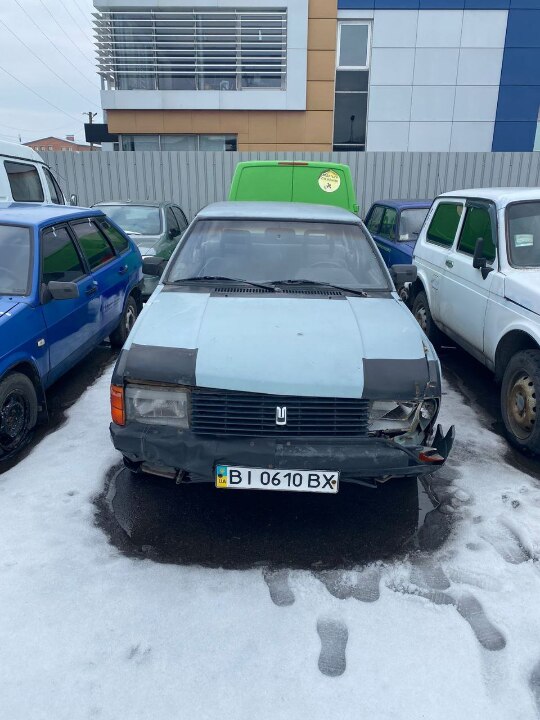 Легковий автомобіль АЗЛК 2141201, 1991 р.в., сірого кольору, ДНЗ ВІ0610ВХ, номер кузову ХТВ214120М0194865