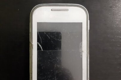 Мобільний телефон «SAMSUHG» білого кольору, ІМЕІ:352989/0-5/050055/0