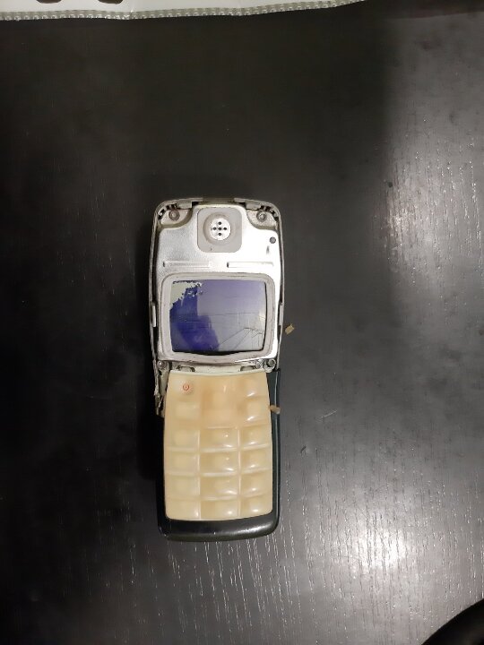 Мобільний телефон «Nokia» сірого кольору, ІМЕІ: 359756000168710