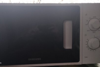 Бувша у використанні мікрохвильова піч "Samsung" у кількості 1 шт.
