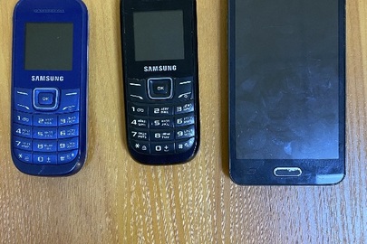 Мобільні телефони в кількості 3 штуки «Samsung»ІМЕІ 1: 359040/06758765/2, ІМЕІ 2:359040/06/758765/0, «Samsung»ІМЕІ: 355269/05/387650/6, «Samsung»ІМЕІ: 354333/07/841854/5