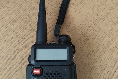 Конфісковане майно за рішенням суду,  рація марки "ВAOFENG" моделі "UV-5R ", серійний номер"S/N: UV5R747127", б/в